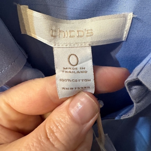 Chicos Elena Button down, no iron shirt, regular sizing is a size 4/Small/ NWT - Picture 6 of 10